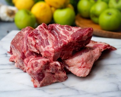 Свинина на кости охлаждённая 1 кг - купить в Среднем Азяково